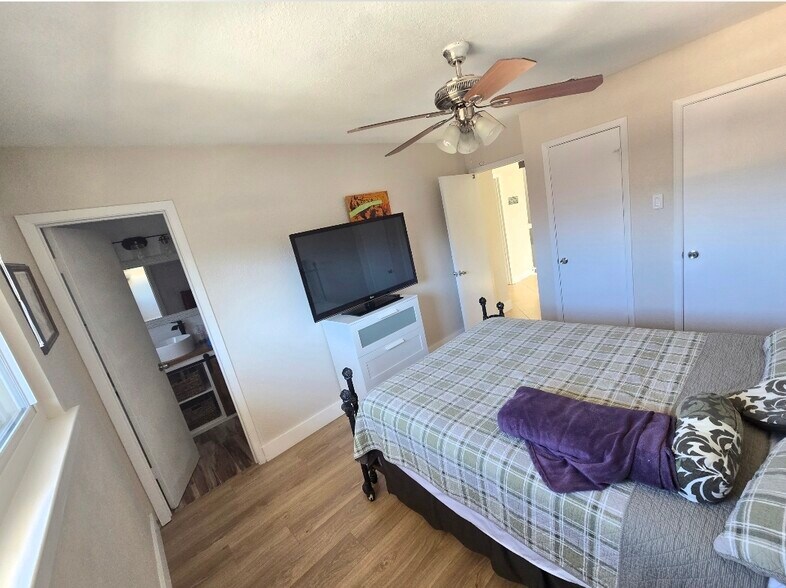 Building Photo - 7401 Sordello Dr