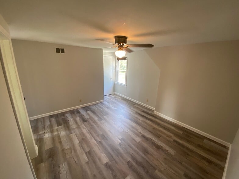 Building Photo - 83 N Main St