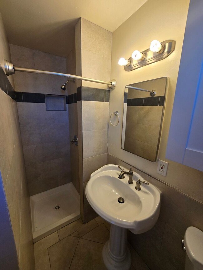Building Photo - Charming 3-Bedroom, 2-Bath Home in Desirab...