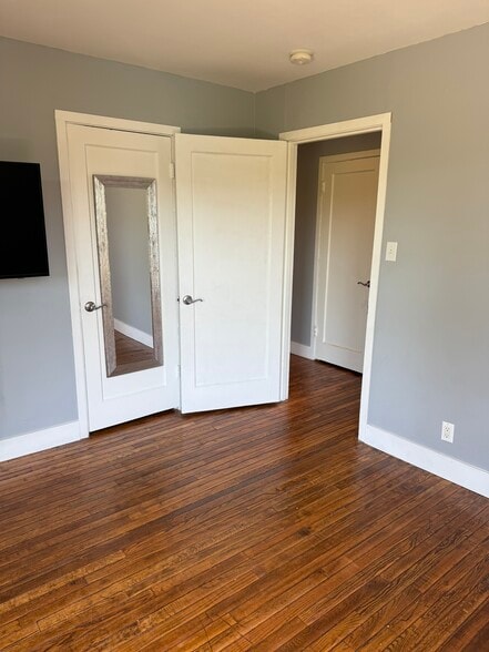 Building Photo - 227 Jewell St