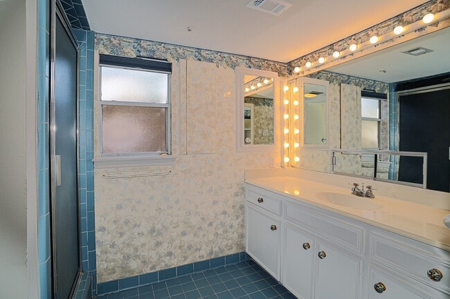 Building Photo - 12127 Tara Dr