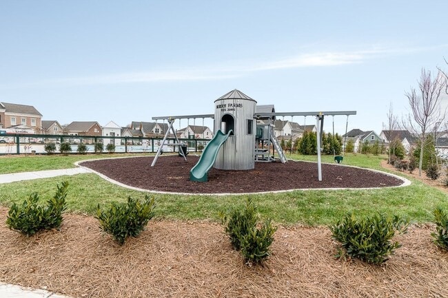 Building Photo - Charming Townhome in the Heart of Berry Fa...