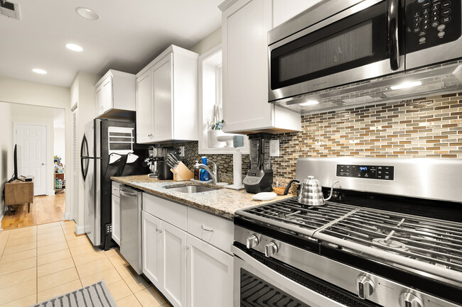 Building Photo - 3221 6th St NW