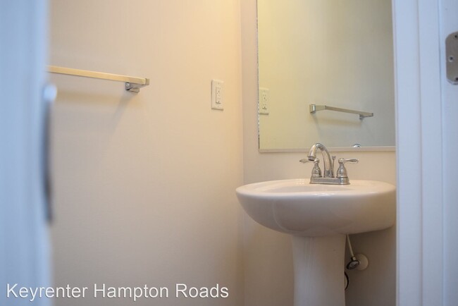 Building Photo - 4 br, 3.5 bath House - 1459 W 43rd Street