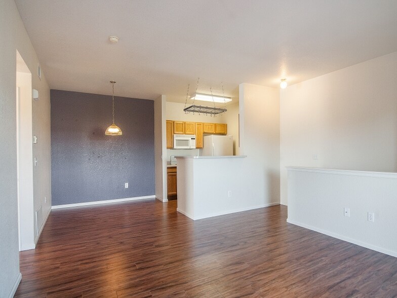 Building Photo - 905 S Zeno Way
