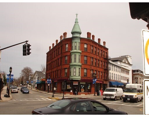 Building Photo - 3 Forest St