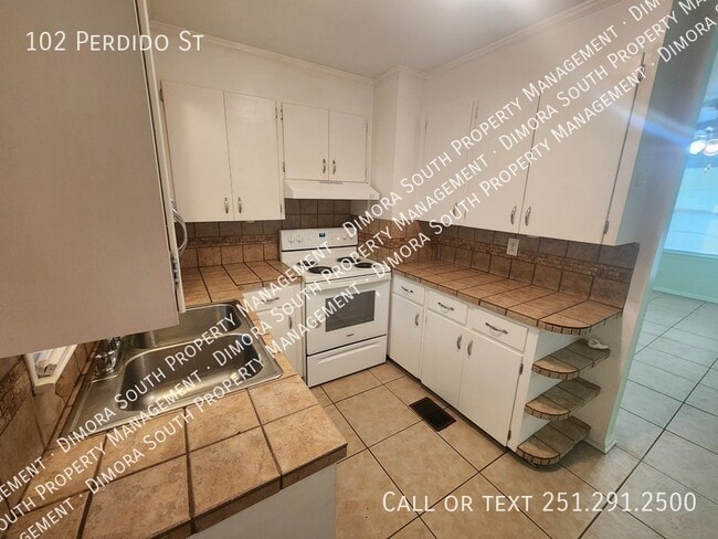 Building Photo - 102 Perdido St