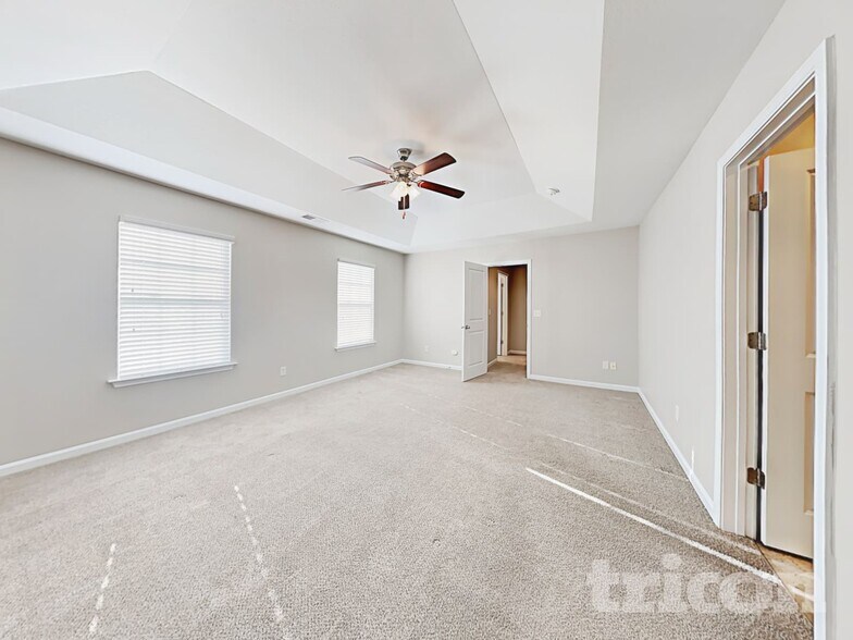 Building Photo - 461 Denman Loop