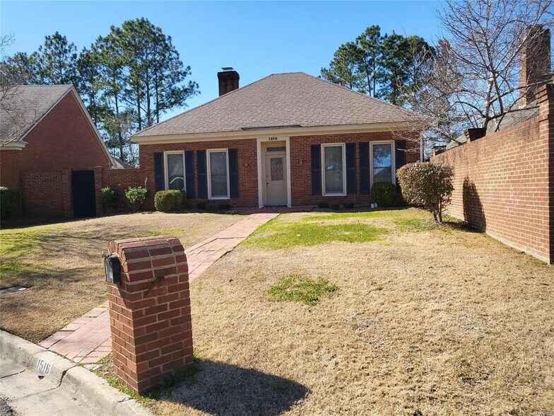 Building Photo - 1516 Charleton Dr