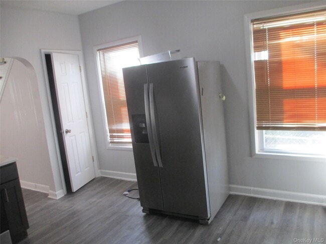 Building Photo - 40 W Broad St