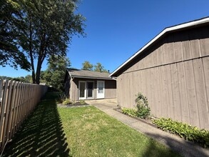Building Photo - Sprague 472-474