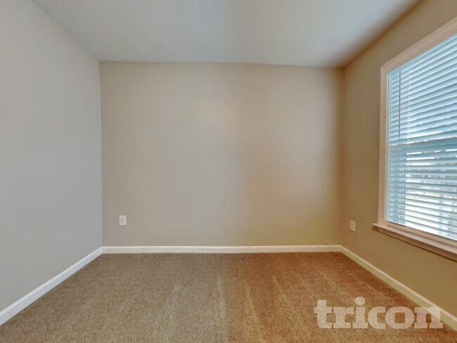 Building Photo - 15 Coswell Ct