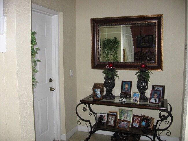 Building Photo - 1118 Shoma Dr