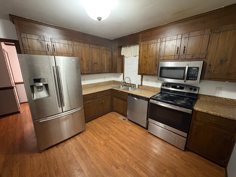 Building Photo - 14820 Whitley St