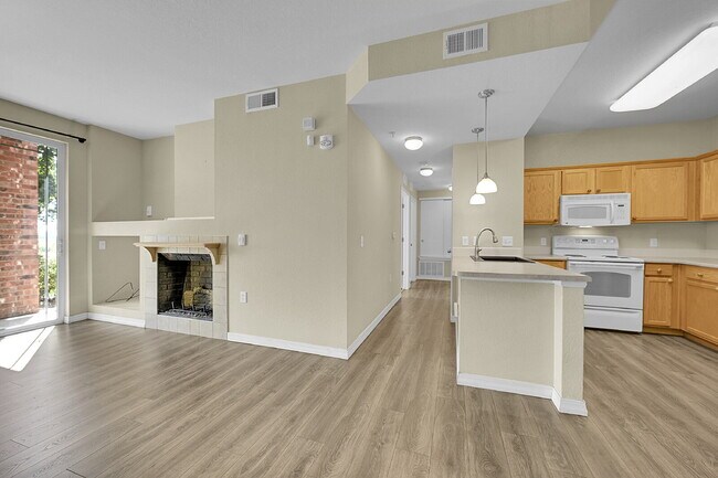 Building Photo - $1,595.00 - $500 OFF First Month Rent -  2 Bedrooms, 1 Bathroom, Condo in Longmont with Washer an...