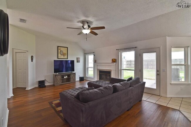 Building Photo - 5516 Chinaberry Dr