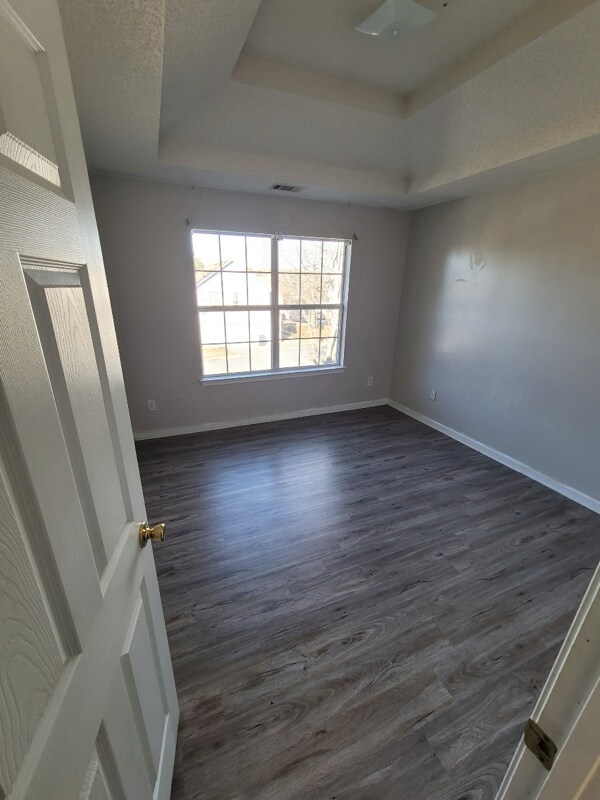 Building Photo - 3551 Creekview Dr