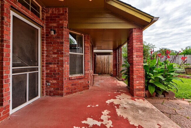 Building Photo - 2912 Edinburg Dr