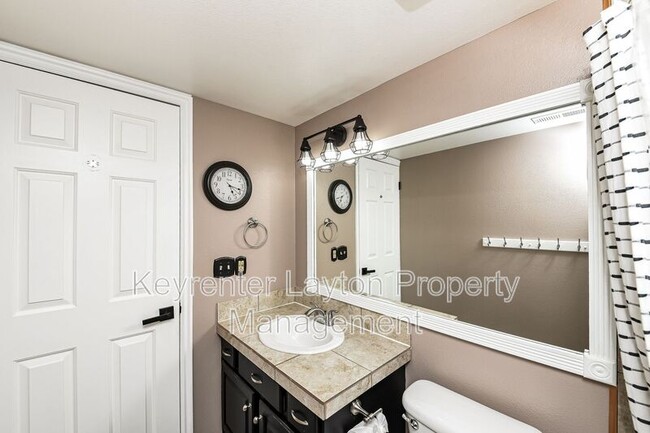 Building Photo - 650 S Main St