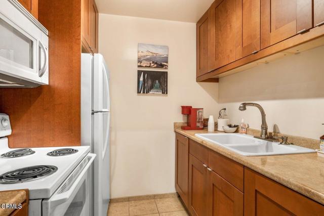 Building Photo - 385 E Surfside Dr