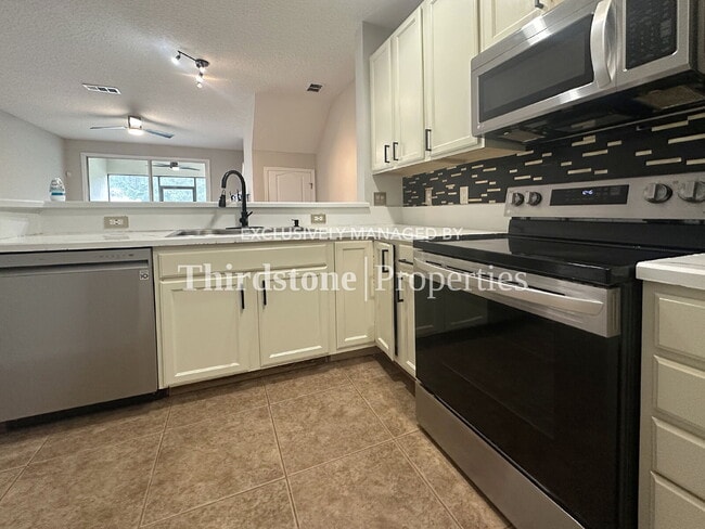 Building Photo - 6131 Bartram Village Dr