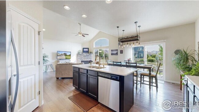 Building Photo - 532 Mount Rainier St