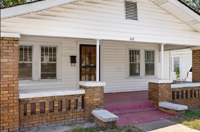 Building Photo - Charming and Newly Renovated 3 Bedroom 1 B...