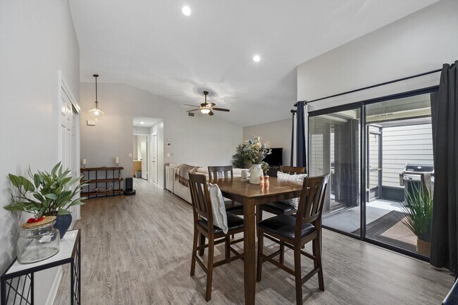 Building Photo - 2482 Bedford Mews Dr