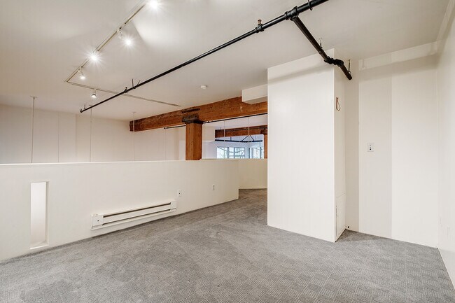 Building Photo - 461 2nd St