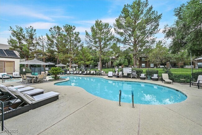 Building Photo - 555 E Silverado Ranch Blvd
