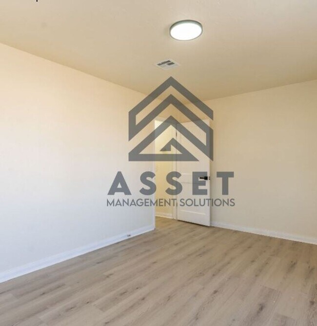 Building Photo - 422 E Northrup Dr