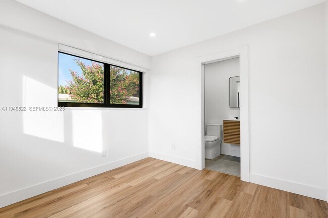 Building Photo - 1201 N 16th Ave