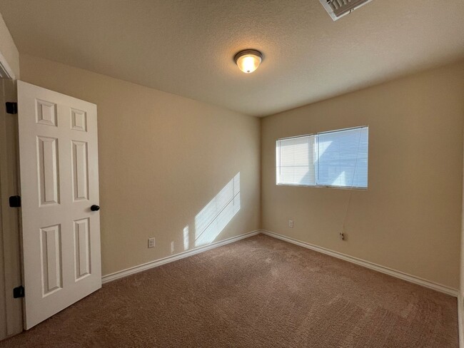 Building Photo - Townhome for rent