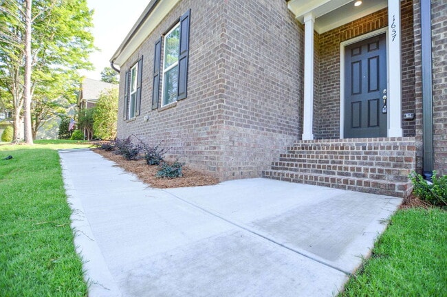 Building Photo - New Price | Brand-New 5 Bedroom Tega Cay Home with Flexible Lease Options