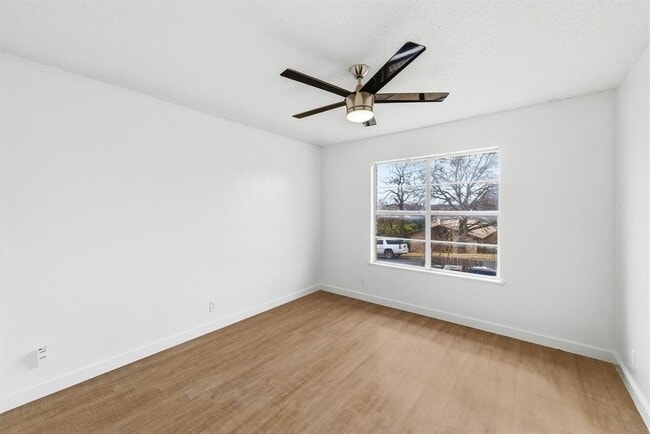 Building Photo - 3408 Dolphin Dr