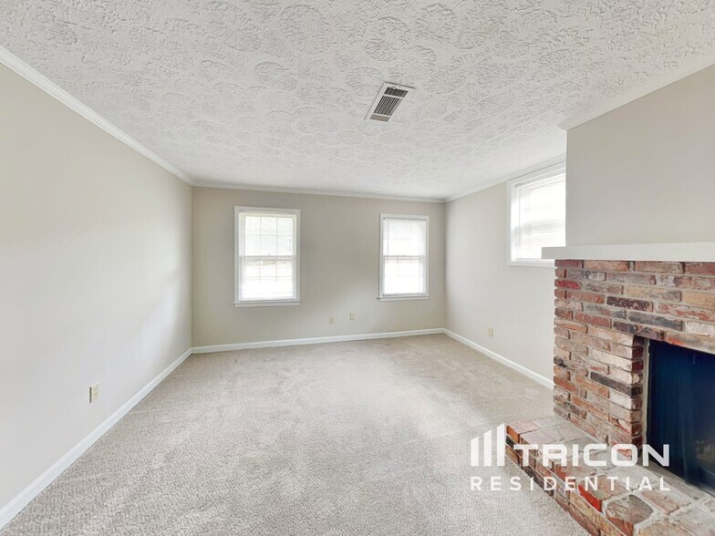 Building Photo - 414 Breezy Dr SW