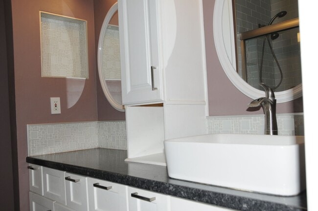 Building Photo - 4705 Athalia Dr