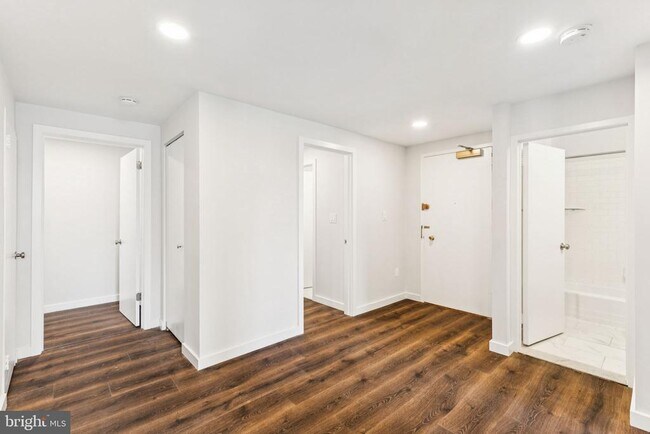 Building Photo - 135 S 19th St
