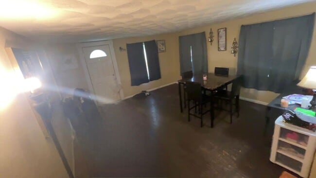 Building Photo - SPACIOUS 4 BEDROOM HOME READY TO WELCOME YOU