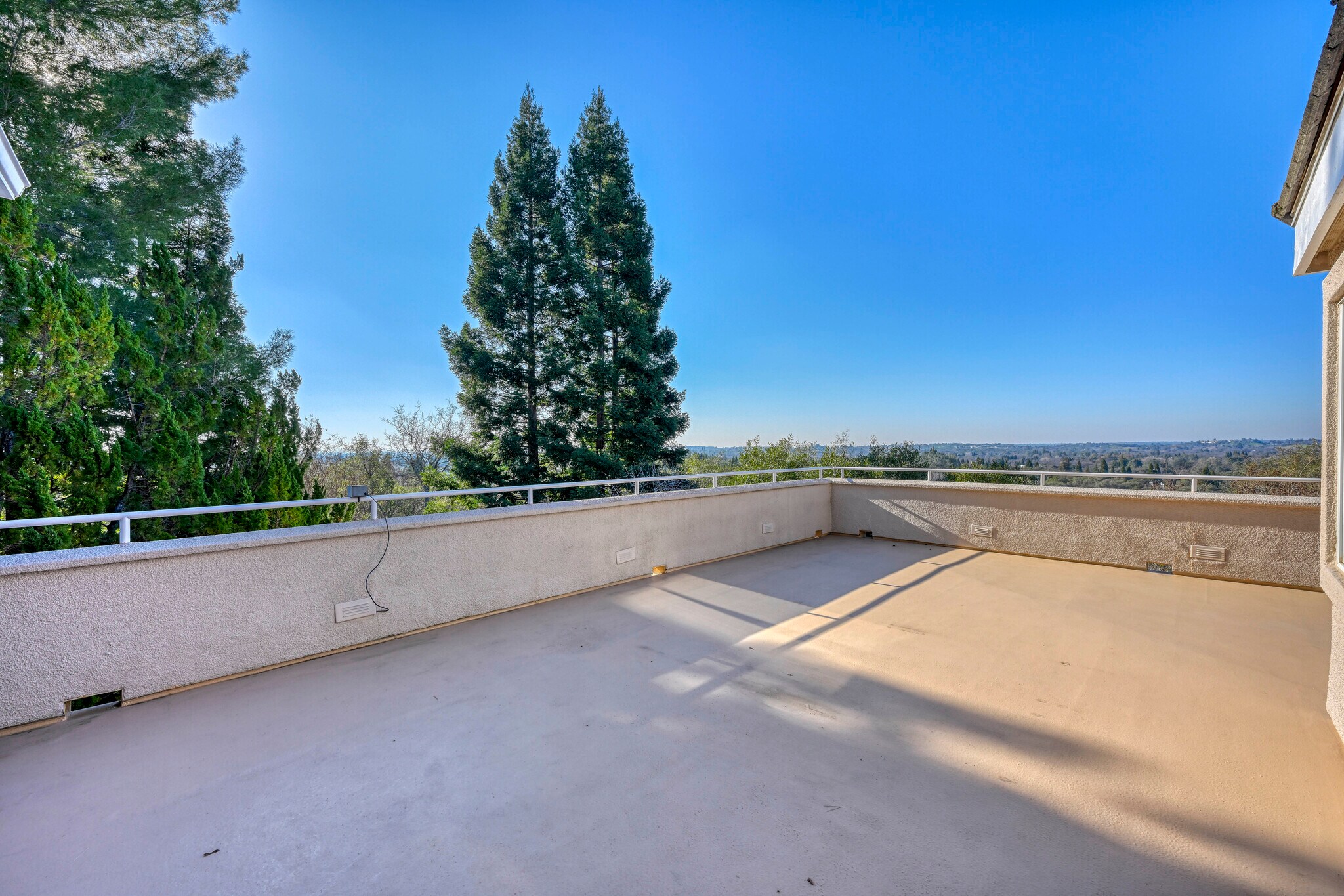 Building Photo - 8985 Vista de Lago Ct