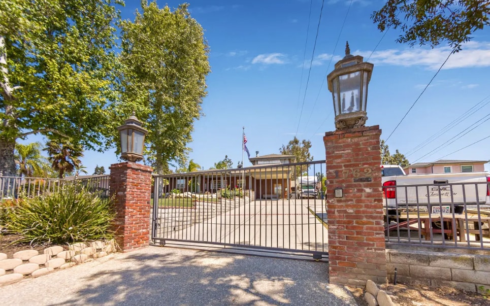 Building Photo - 1762 Los Feliz Dr