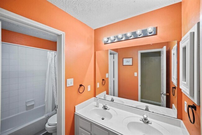 Building Photo - 10008 Dawn Brook Dr