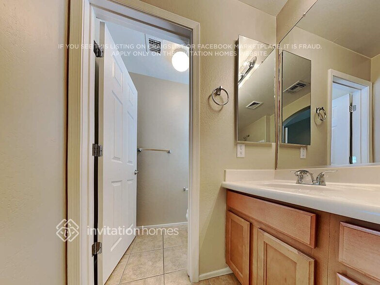 Building Photo - 4610 E Laurel Ct