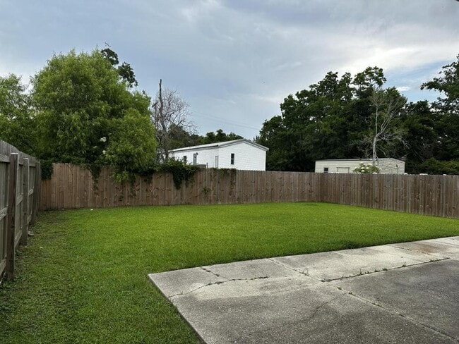Building Photo - 545 Northshore Ln