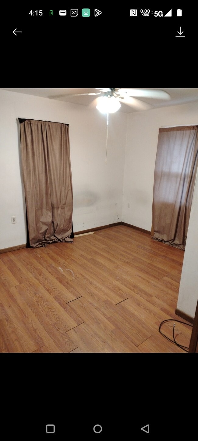 Building Photo - 4900 Parkview Dr