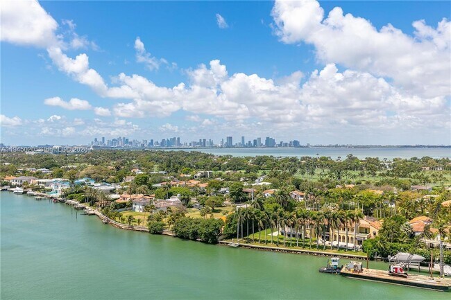 Building Photo - 5600 Collins Ave