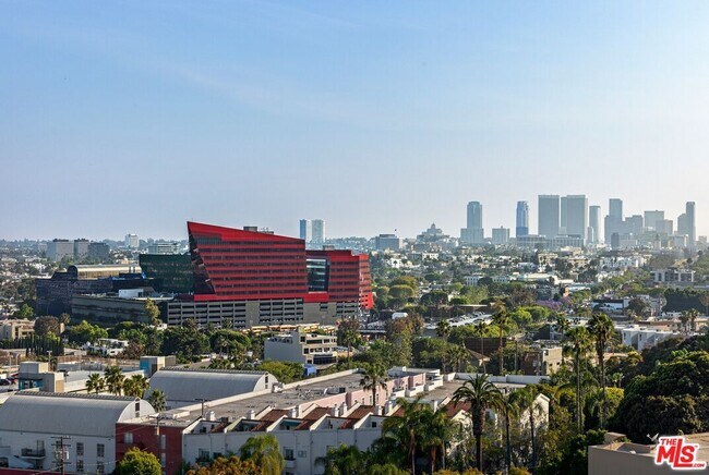 Building Photo - 1100 Alta Loma Rd