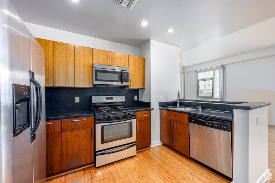 Studio - Kitchen - 4th and Main Apts DTLA ~Parking Included~ Great Specials ask for details! 1 App Fee Waived!
