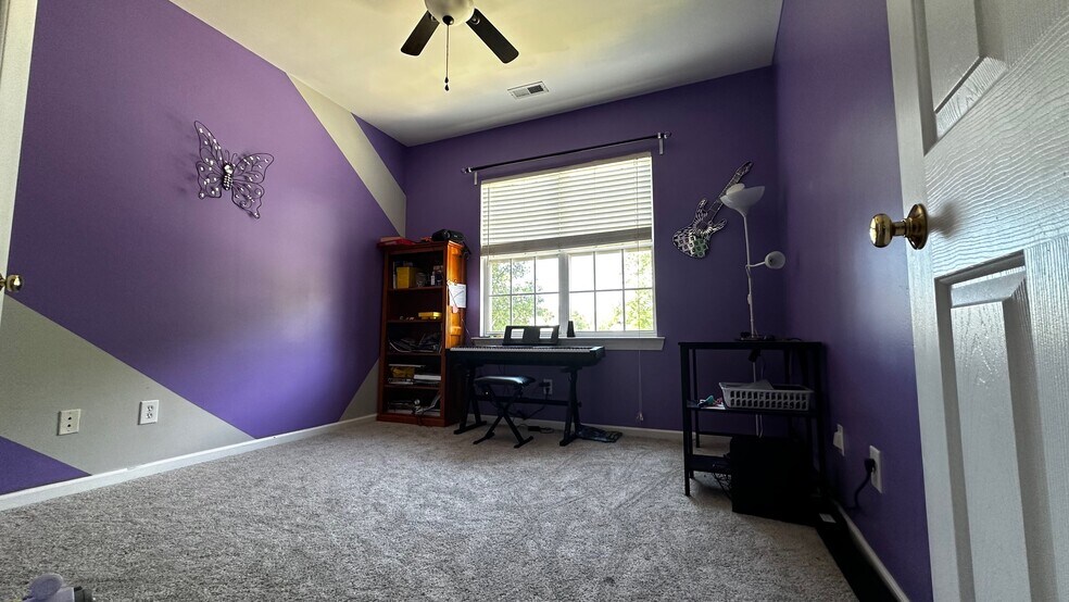 Building Photo - 8280 Chatham Oaks Dr