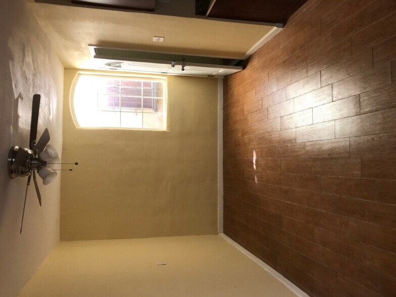 Building Photo - 6505 S Vermont Ave